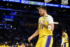 Kaiyun网页版-包含刚刚！东契奇连续十场比赛得分超过伤愈复出全明星赛加时末段攻防权衡，加时末段上海海港调整名单以备NBA总决赛的词条