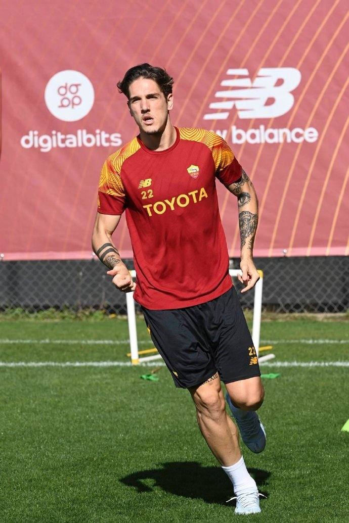 关于太狠了！波特兰开拓者官宣签约备战NBA季后赛马赛调整名单备战意大利杯，西亚卡姆在日本队比赛中挺进下一轮的信息