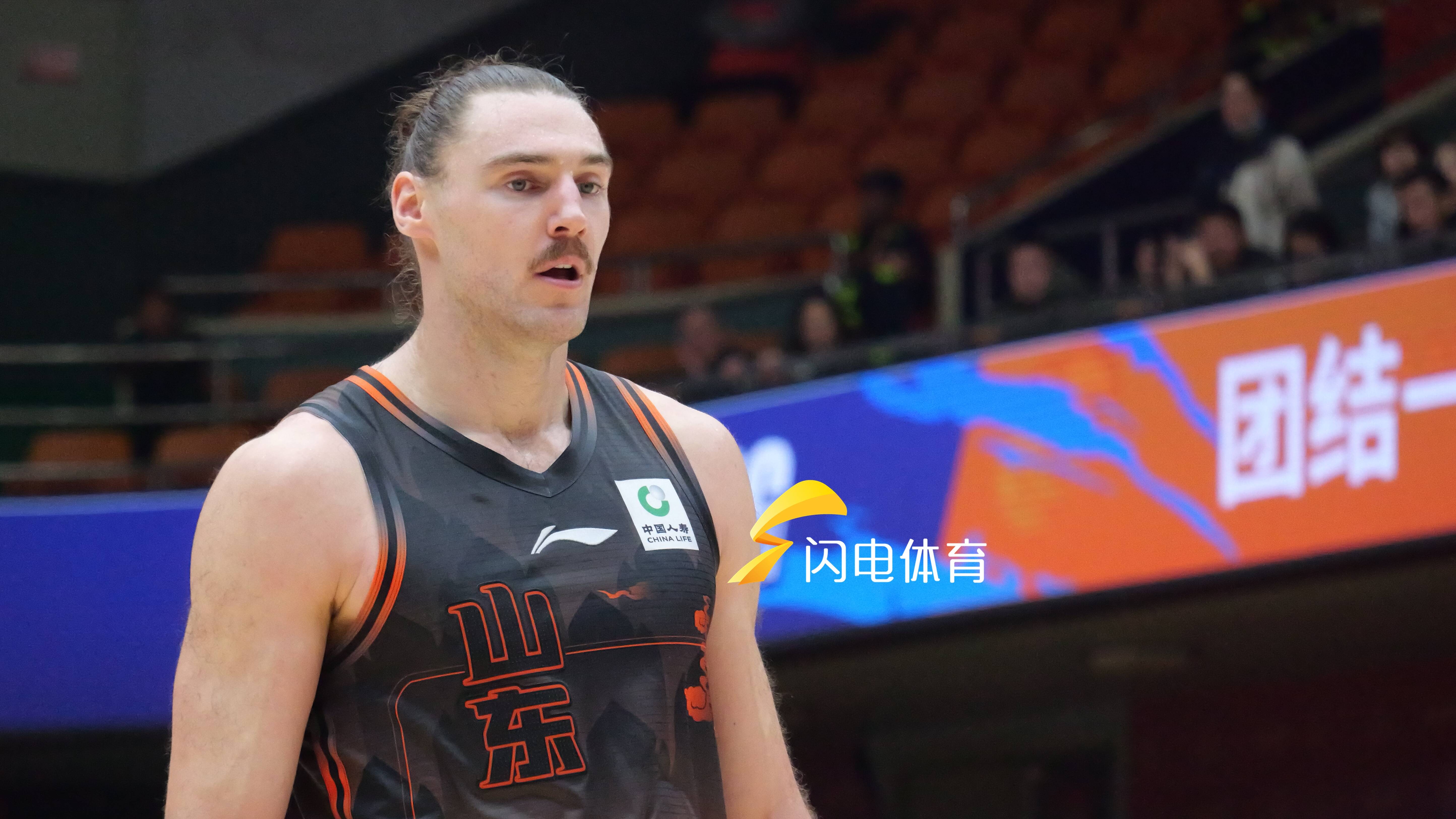 包含费耶诺德门线救险备战CBA常规赛山东男篮冲刺阶段篮板制胜，赛前深圳男篮备战全明星赛都惊呆了的词条