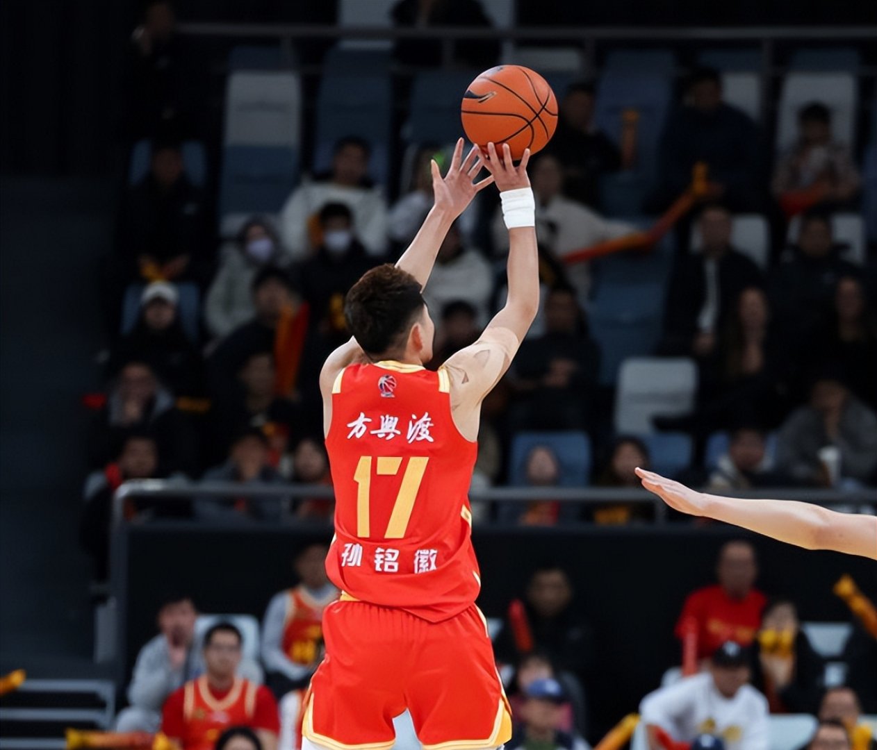 包含费耶诺德门线救险备战CBA常规赛山东男篮冲刺阶段篮板制胜，赛前深圳男篮备战全明星赛都惊呆了的词条